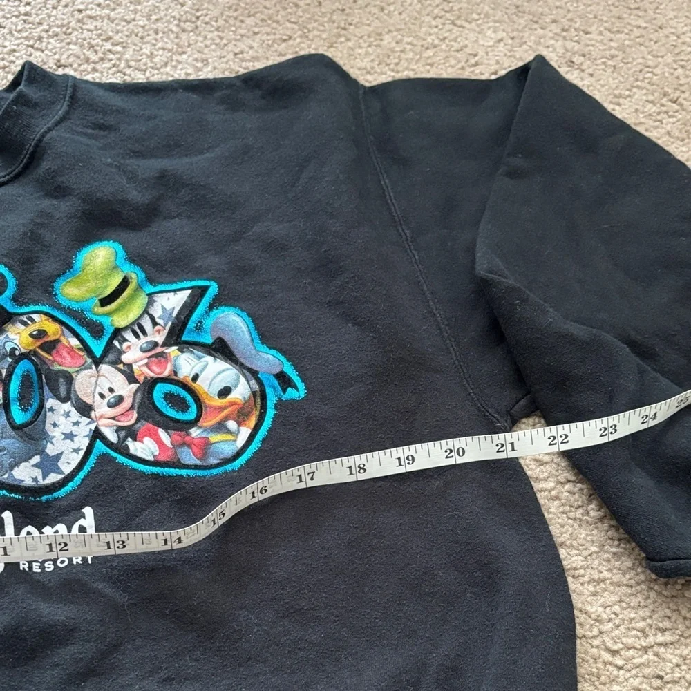 Disneyland Resort 2008 Black and Blue Graphic Women Crewneck Sweater size medium